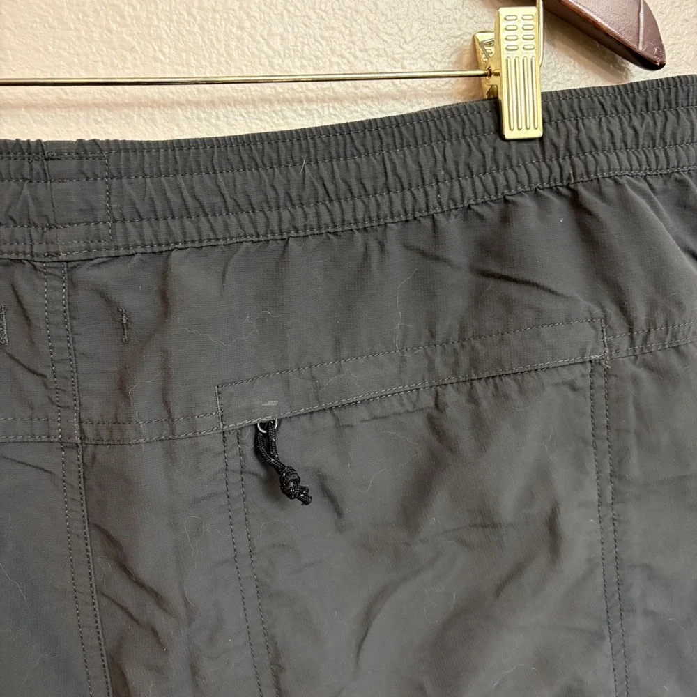 The North Face Shorts XL Gray Pull On Hiking Outdoor Casual NF0A3FZF